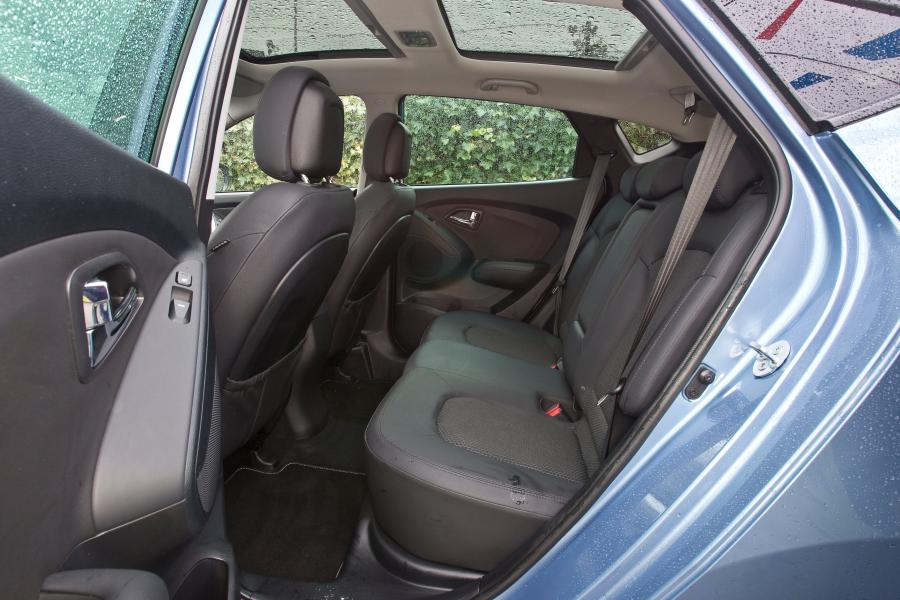  Hyundai ix35 2013 года  (UK) (фото 20 из 93)